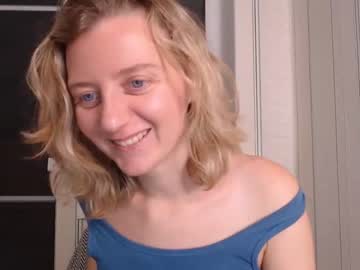 elly_helly cams all night