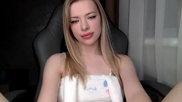 Stripchat sex cam Golden__doll